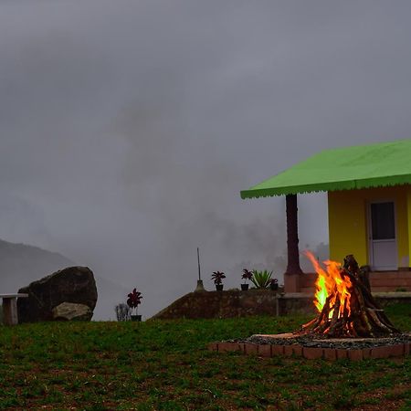 Misty Hill Otel Pīrmed Dış mekan fotoğraf