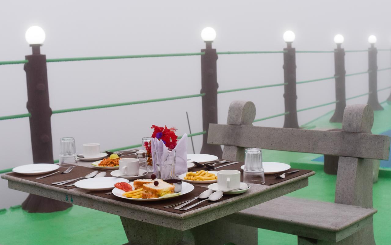 Misty Hill Otel Pīrmed Dış mekan fotoğraf