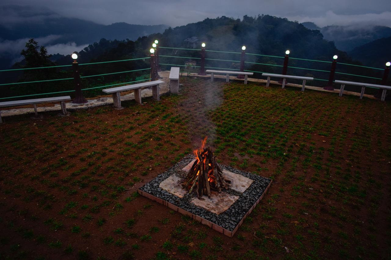 Misty Hill Otel Pīrmed Dış mekan fotoğraf